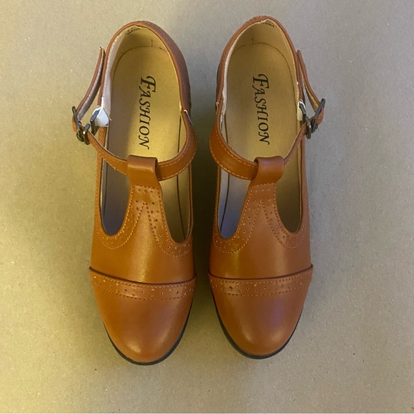 Dadawen Classic T-Strap Heeled Shoes 7.5 EUC - Picture 3 of 10